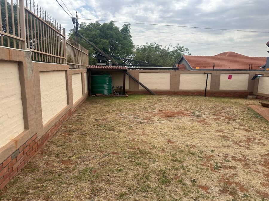 To Let 3 Bedroom Property for Rent in Safari Gardens North West